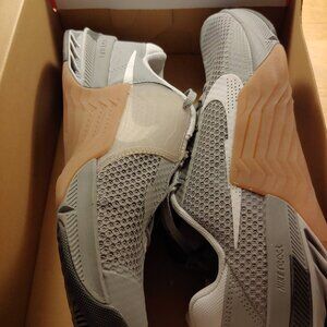 NIKE METCON 7, MEN'S SIZE 9 1/2 OR 43.